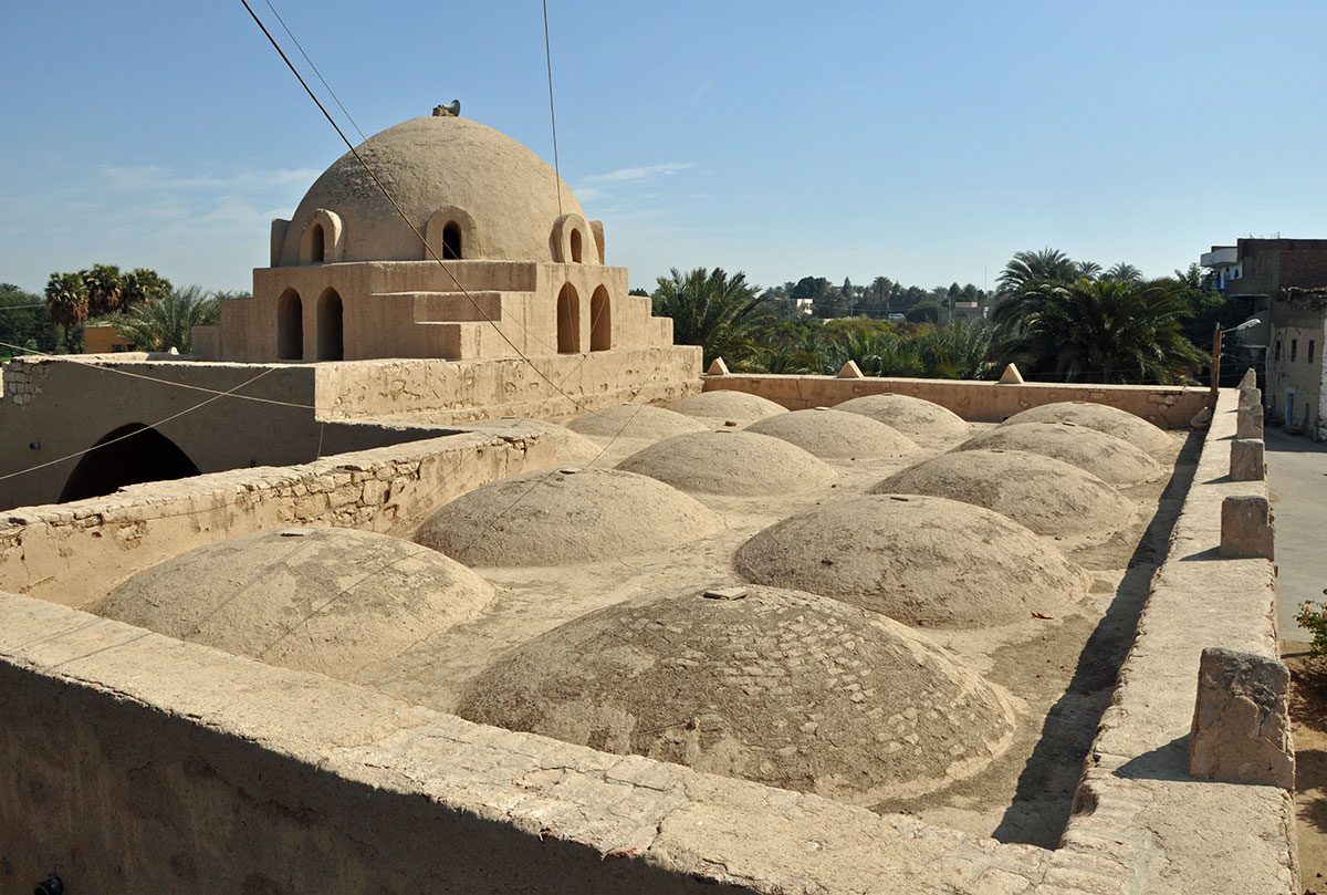 Die Moschee in Neu-Qurna, 2011. Foto: Wikicommons