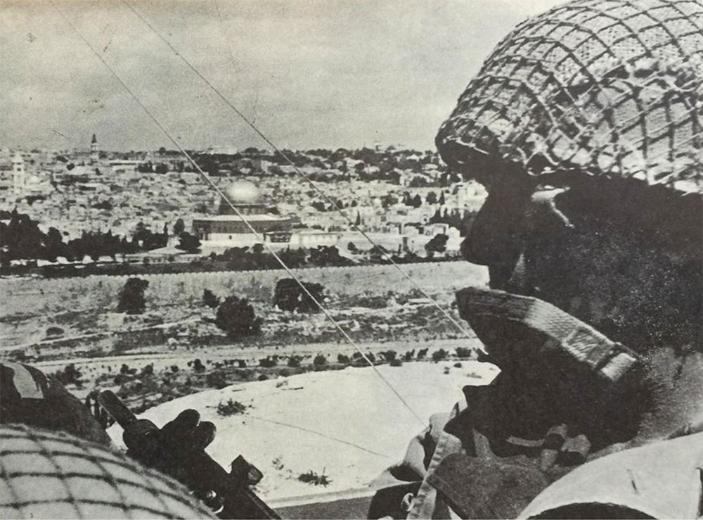 Israelische Soldaten vor der Eroberung der Altstadt von Jerusalem, 1967. Quelle: Siegesalbum des Kriegs 1967, hrsg. von G. Benjamin. Le’Dory Publishing House,